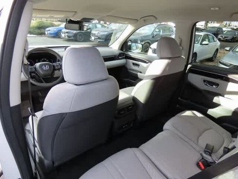 Certified 2023 Honda Pilot LX image 16