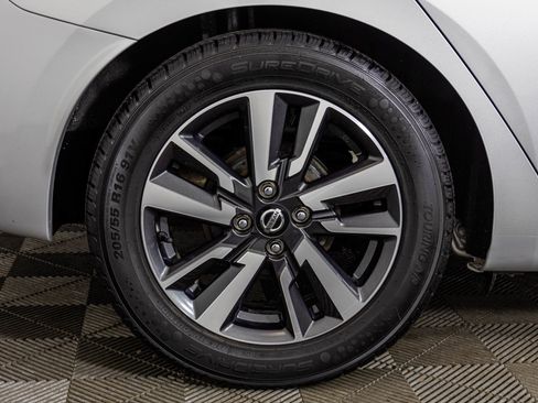 Used 2021 Nissan Versa SV image 48