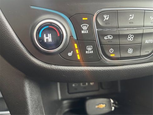 Used 2023 Chevrolet Equinox LT image 44