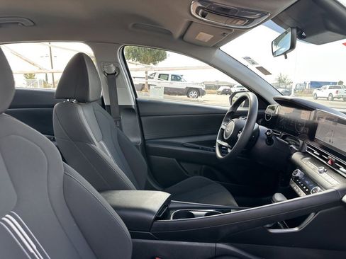 Used 2024 Hyundai Elantra Blue image 29