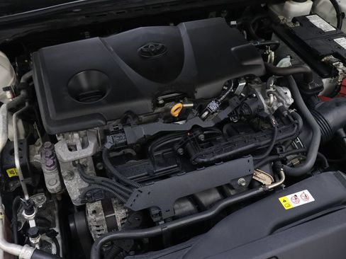 Used 2021 Toyota Camry LE FWD image 27