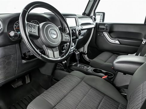 Used 2012 Jeep Wrangler Unlimited Sahara w/ Connectivity Group AWD/4WD image 14