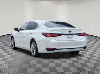 Used 2020 Lexus ES 300h Ultra Luxury w/ Accessory Package 2 FWD video 4
