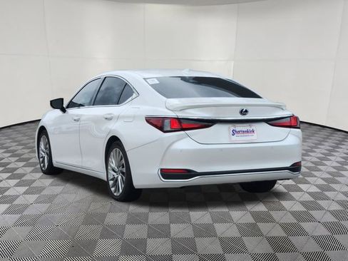 Used 2020 Lexus ES 300h Ultra Luxury w/ Accessory Package 2 FWD image 4