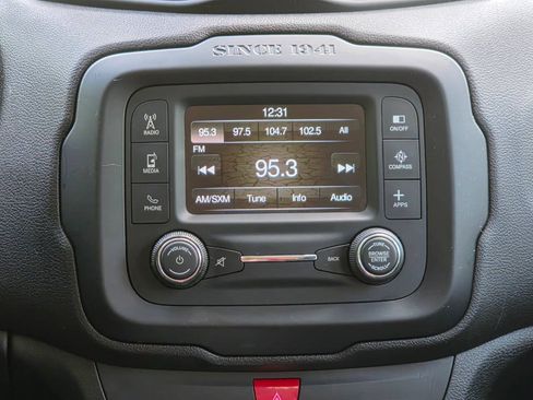 Used 2017 Jeep Renegade Latitude FWD image 20