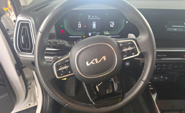 Used 2025 Kia Sorento EX AWD/4WD image 7