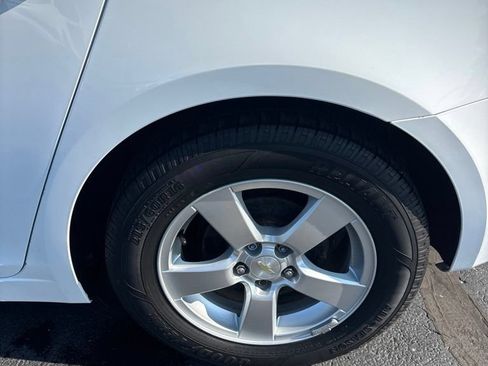 Used 2015 Chevrolet Cruze LT FWD image 9