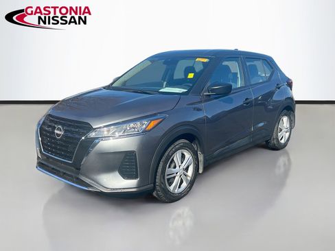 Used 2023 Nissan Kicks S image 3