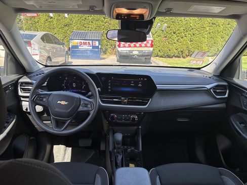 Used 2025 Chevrolet TrailBlazer LT AWD/4WD image 15