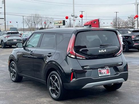 Certified 2023 Kia Soul EX image 9