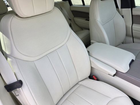 Certified 2025 Land Rover Range Rover SE image 25