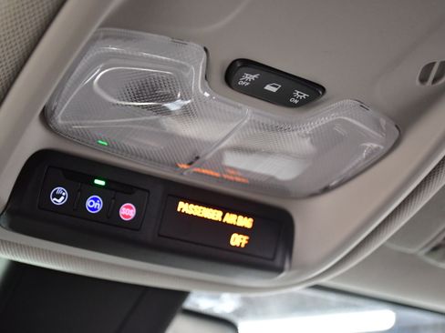 Used 2022 Buick Encore GX Select w/ Sport Touring Package FWD image 32