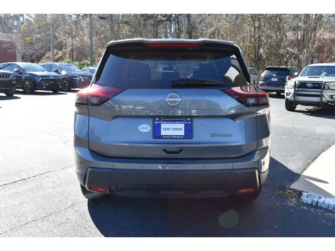 Used 2024 Nissan Rogue SV image 4