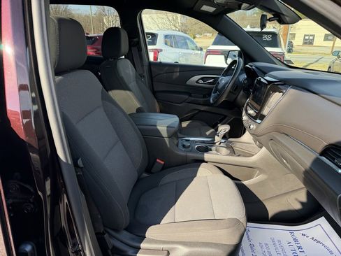 Used 2022 Chevrolet Traverse LT image 34