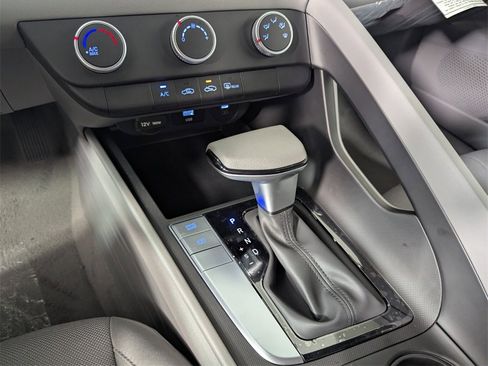 New 2025 Hyundai Elantra SE image 24