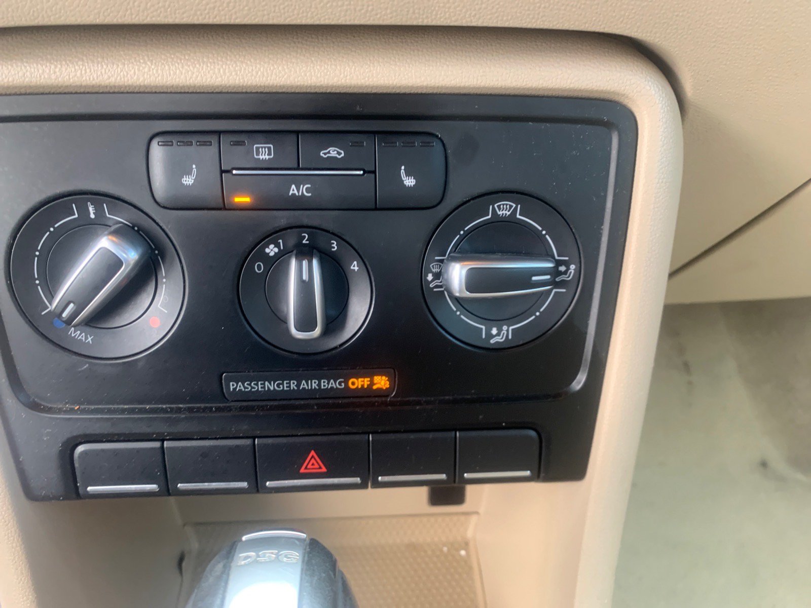 Used 2015 Volkswagen Beetle TDI FWD image 13