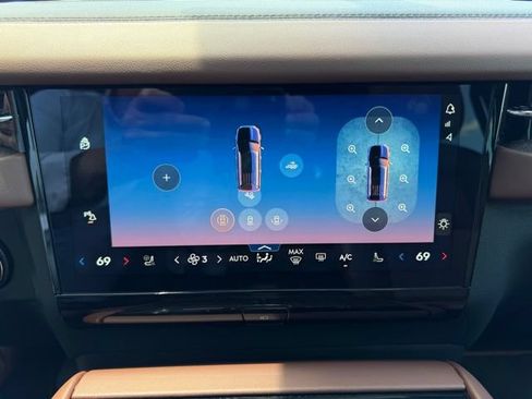 Used 2025 Lincoln Navigator Reserve AWD/4WD image 10