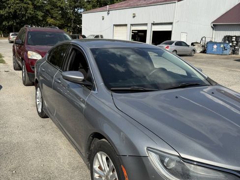 Used 2016 Chrysler 200 Limited FWD image 5