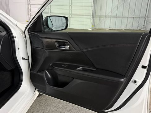 Used 2017 Honda Accord Sport Special Edition image 38