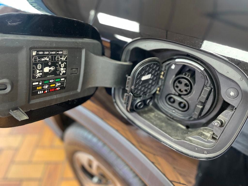 Used 2025 Mercedes-Benz GLC 350e 4MATIC image 20