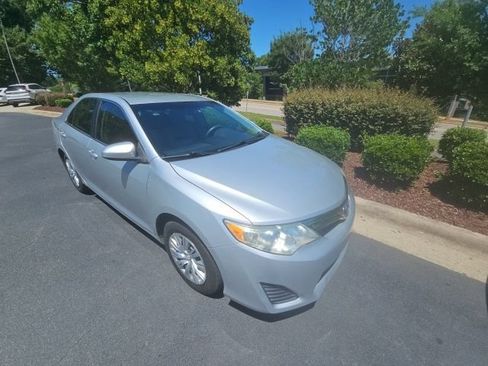 Used 2012 Toyota Camry LE FWD image 7