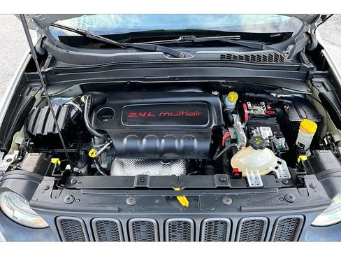 Used 2015 Jeep Renegade Trailhawk image 11