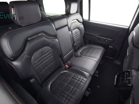 Used 2025 Rivian R1S Premium image 5