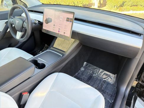 Used 2021 Tesla Model Y Performance image 37