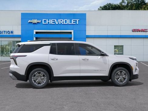 New 2025 Chevrolet Traverse LT w/ Enhanced Driving Package image 5
