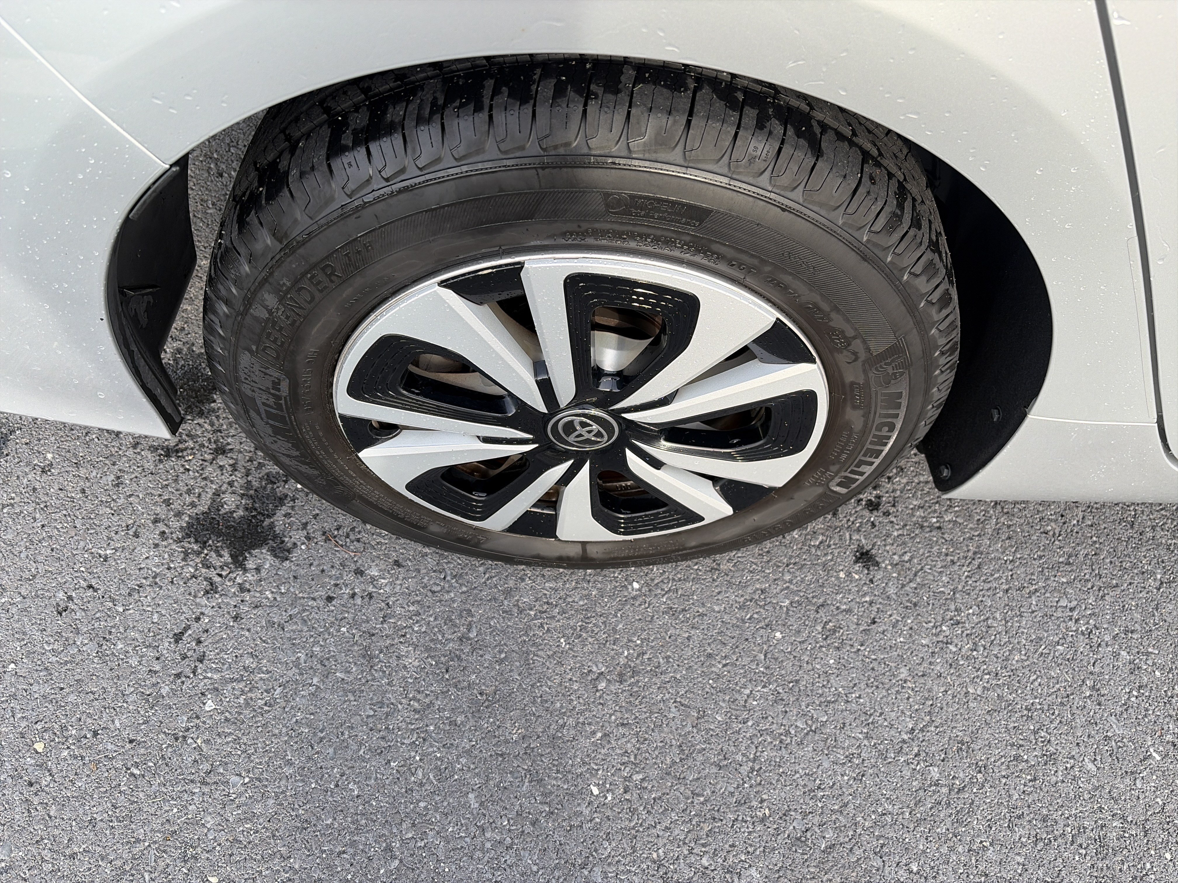 Used 2019 Toyota Prius Prime Premium FWD image 10