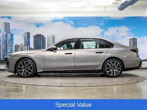 Used 2025 BMW 750e xDrive AWD/4WD image 6