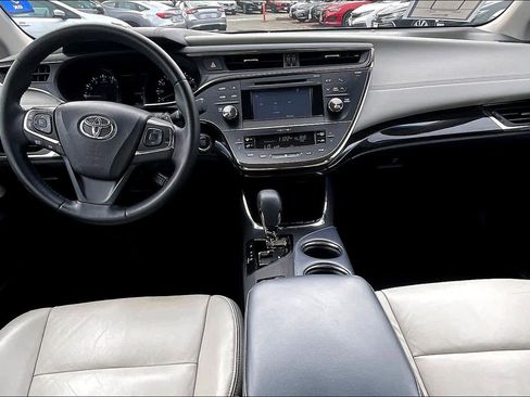 Used 2015 Toyota Avalon XLE image 16