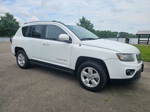 Used 2014 Jeep Compass Sport w/ Power Value Group FWD image 2