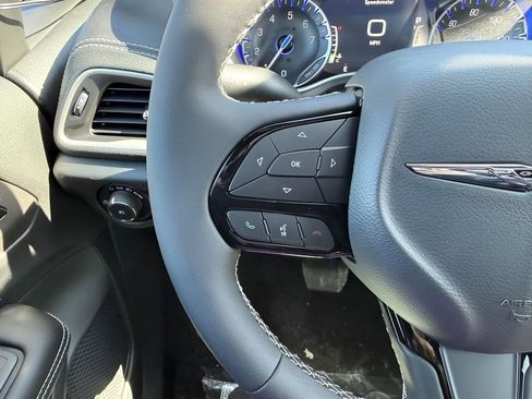 New 2026 Chrysler Pacifica Select AWD/4WD image 18