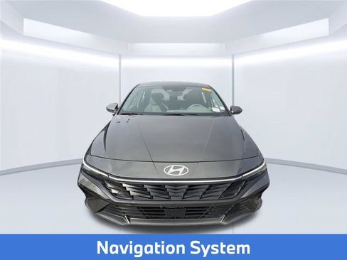 Used 2025 Hyundai Elantra SEL FWD image 2