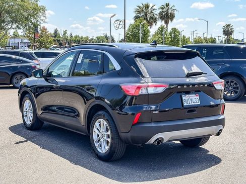 Used 2022 Ford Escape SE FWD image 2