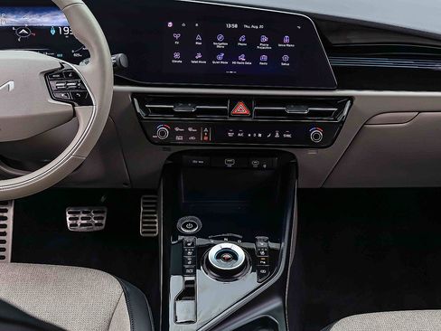 Certified 2025 Kia Niro Wave w/ Wave Preserve Package FWD image 10