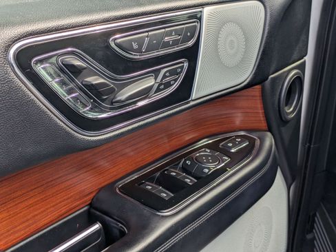 Used 2018 Lincoln Navigator Reserve w/ Technology Package image 13