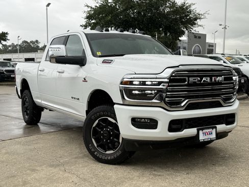 Used 2026 RAM 2500 Laramie AWD/4WD image 2