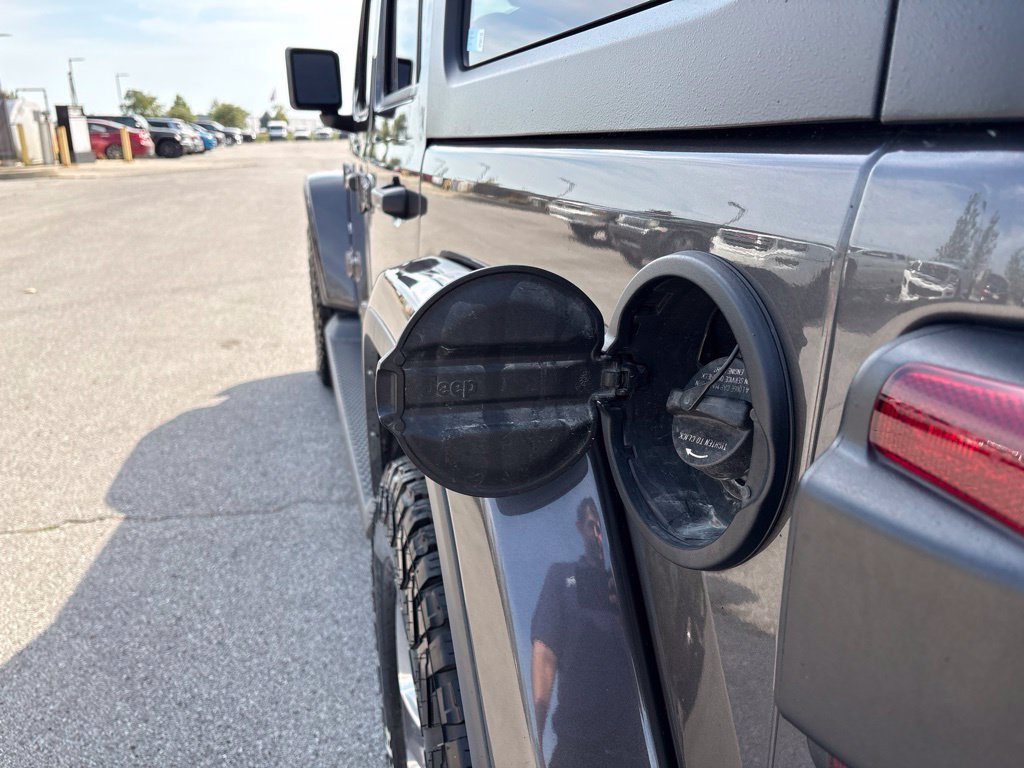 Used 2022 Jeep Wrangler Unlimited Sahara w/ Dual Top Group AWD/4WD image 8