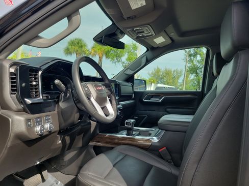 Used 2025 GMC Sierra 1500 Elevation w/ Elevation Premium Package AWD/4WD image 12