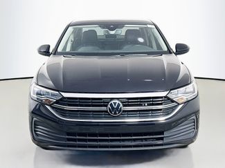 Used 2023 Volkswagen Jetta SE w/ Panoramic Sunroof Package FWD video 2