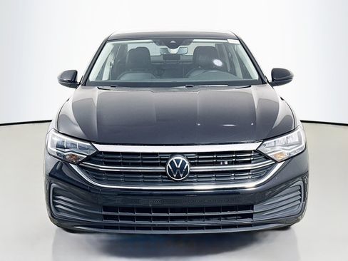 Used 2023 Volkswagen Jetta SE w/ Panoramic Sunroof Package FWD image 2