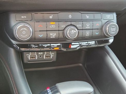 Used 2025 Dodge Durango GT RWD image 33
