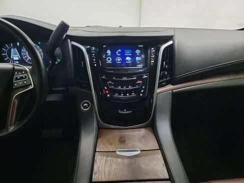 Used 2019 Cadillac Escalade Luxury w/ LPO, Radiant Package image 20