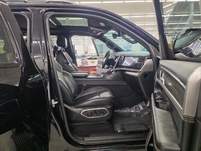 Used 2022 Jeep Wagoneer Series III w/ Premium Group I AWD/4WD image 10