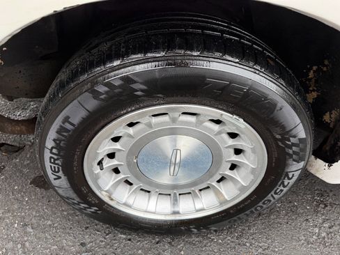 Used 2000 Lincoln Town Car Executive image 11