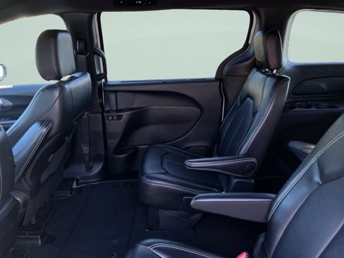 Used 2025 Chrysler Pacifica Select FWD image 27
