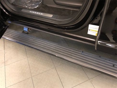 Used 2024 Lincoln Navigator Reserve image 16