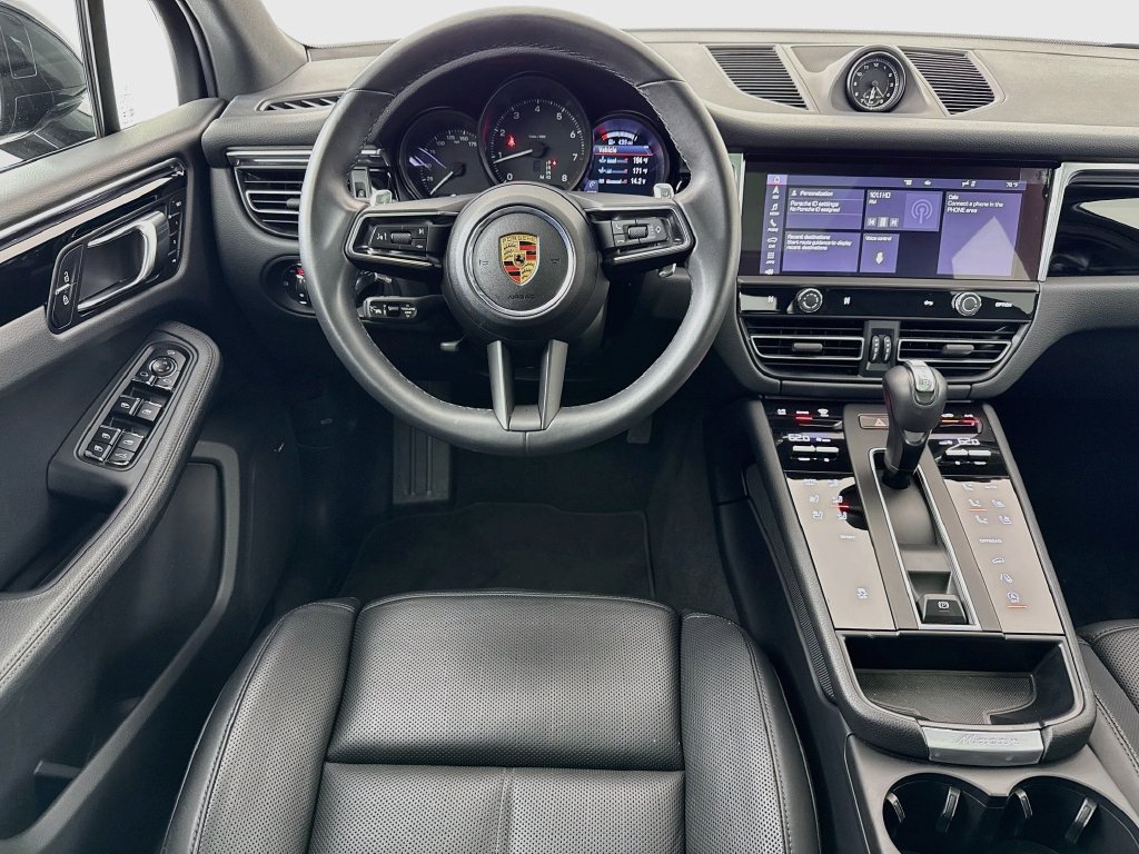 Certified 2025 Porsche Macan AWD/4WD image 25